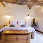 On The With Log Burner - Dog Friendly
