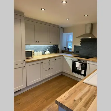 On The With Log Burner - Dog Friendly Austwick