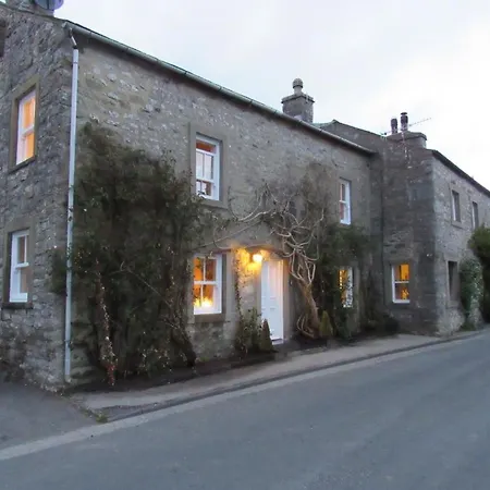 On The With Log Burner - Dog Friendly Austwick