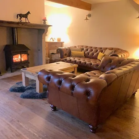 On The With Log Burner - Dog Friendly 오스트윅