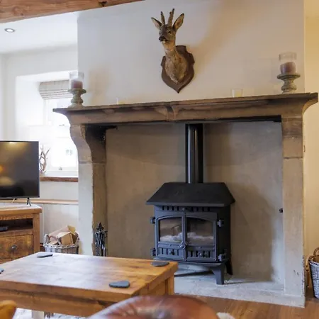 On The With Log Burner - Dog Friendly 오스트윅