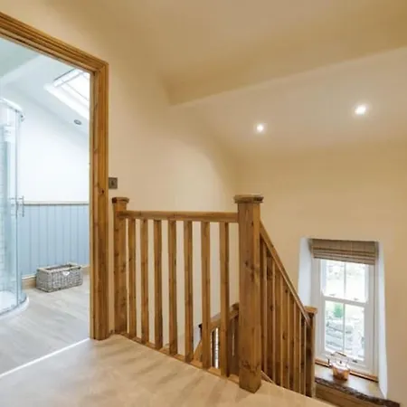 On The With Log Burner - Dog Friendly *