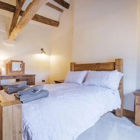 On The With Log Burner - Dog Friendly Austwick