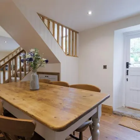 5 Star On The With Log Burner - Dog Friendly * Austwick