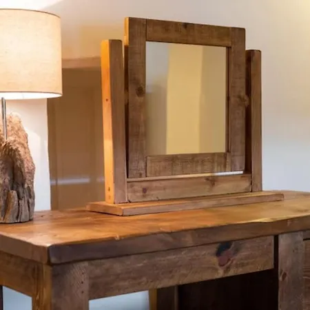 On The With Log Burner - Dog Friendly *