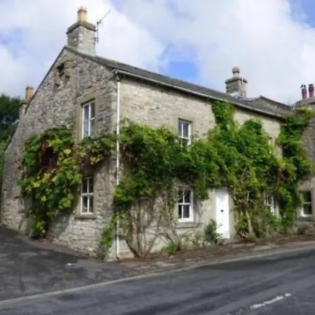 On The With Log Burner - Dog Friendly Austwick