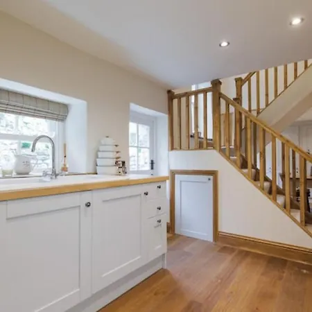 On The With Log Burner - Dog Friendly Austwick