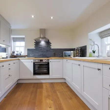 On The With Log Burner - Dog Friendly