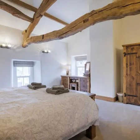 On The With Log Burner - Dog Friendly