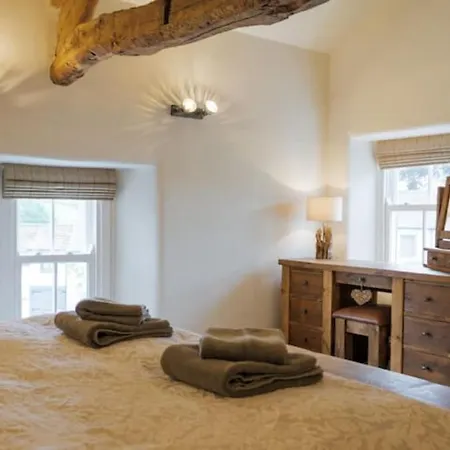 On The With Log Burner - Dog Friendly * Austwick